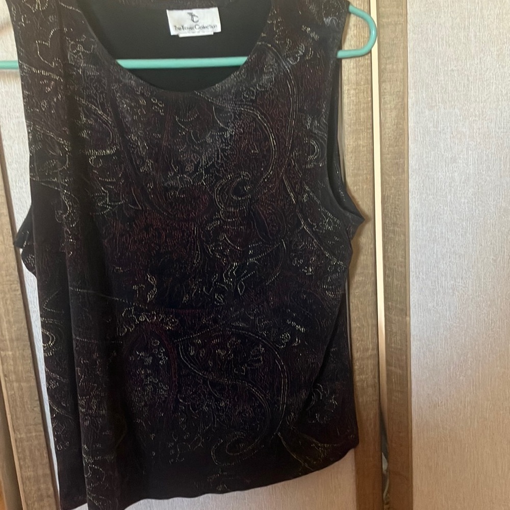 FINAL MARKDOWN Travel collection stretchy Sleeveless Tank Top small
